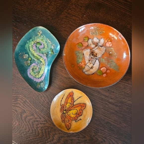 Set of 3 small mid century modern enameled studio art trinket dishes. - Picture 3 of 12